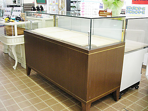 ジュエリーや貴金属の展示販売に最適な陳列ケース